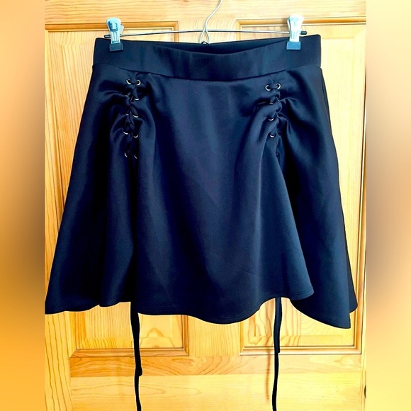 Hot Topic Dresses & Skirts - Hot Topic Large Black Lace-Up Women's Skirt High School Emo Goth Grunge Dark